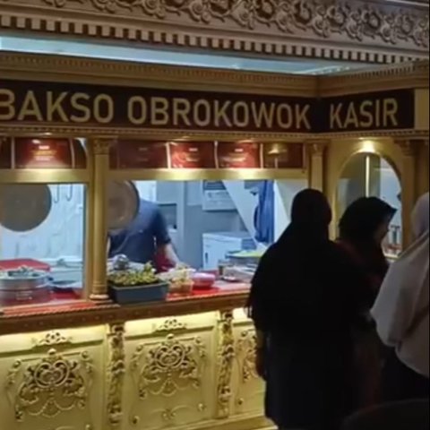 Rumah Sultan Bergaya Eropa Ini Jadi Tempat Jualan Bakso, Begini Penampakannya