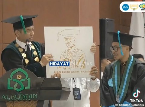 Viral Rektor UIN Alauddin Makassar Dapat Kejutan dari Seorang Wisudawan, Isi Pesannya Curi Perhatian