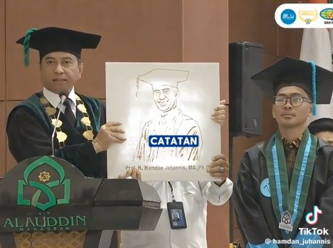 Viral Rektor UIN Alauddin Makassar Dapat Kejutan dari Seorang Wisudawan, Isi Pesannya Curi Perhatian