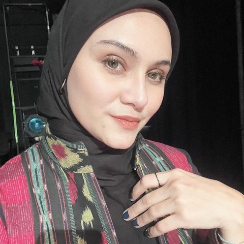 Intip Profil Zee Zee Shahab, Artis yang Juga Istri Prabu Revolusi Dirjen IKP Kemenkominfo