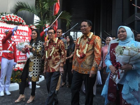 FOTO: Pesan Terakhir Yasonna di Momen Sertijab Menkumham kepada Supratman Andi Agtas