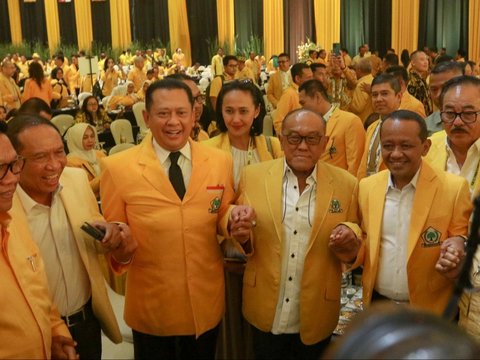 FOTO: Jadi Calon Tunggal Ketua Umum Partai Golkar, Senyum Bahlil Lahadalia Merekah di Munas ke-XI 2024