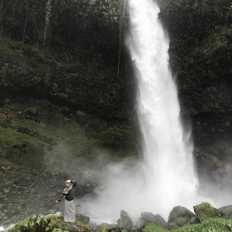 Rutenya Lintasi Gunung, Begini Pesona Cantik Curug Ciparay Tasikmalaya yang Tersembunyi