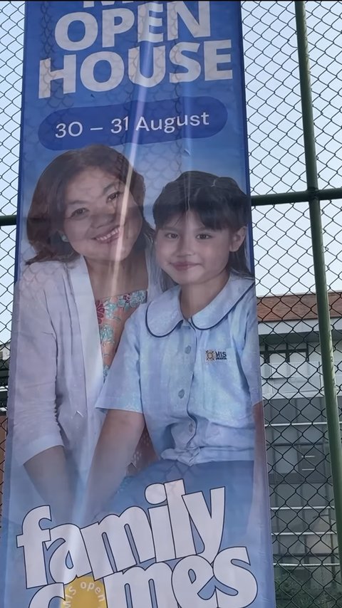 Potret Ibnu Jamil Antar Putrinya Yaya ke Sekolah, Gandeng Tangan Sang Anak Sweet Banget