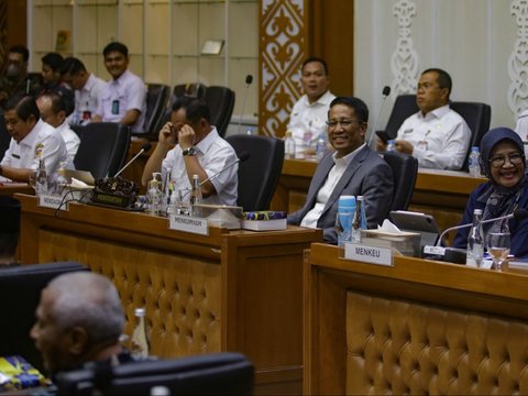 FOTO: Sempat Dianggap Akan Batalkan Putusan MK, Ini Suasana Rapat Menkum HAM dan Mendagri Bersama Baleg DPR Membahas Revisi UU Pilkada