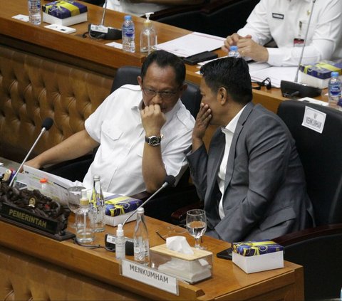 FOTO: Sempat Dianggap Akan Batalkan Putusan MK, Ini Suasana Rapat Menkum HAM dan Mendagri Bersama Baleg DPR Membahas Revisi UU Pilkada