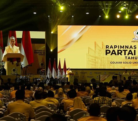 FOTO: Momen Bahlil Lahadalia Pidato Perdana sebagai Ketum Golkar, Singgung Jangan Main-Main dengan Raja Jawa