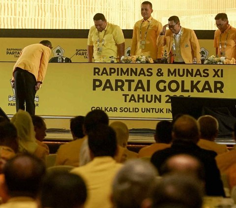 FOTO: Momen Bahlil Lahadalia Pidato Perdana sebagai Ketum Golkar, Singgung Jangan Main-Main dengan Raja Jawa