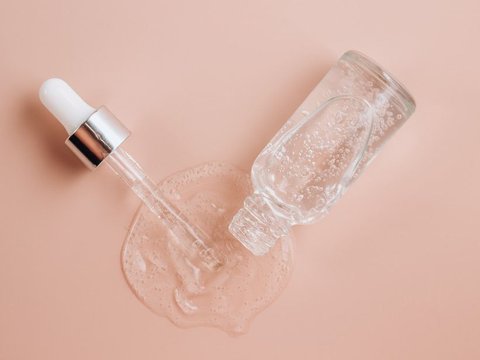 Gunakan Skincare Anti-Aging dalam Bentuk Serum atau Krim