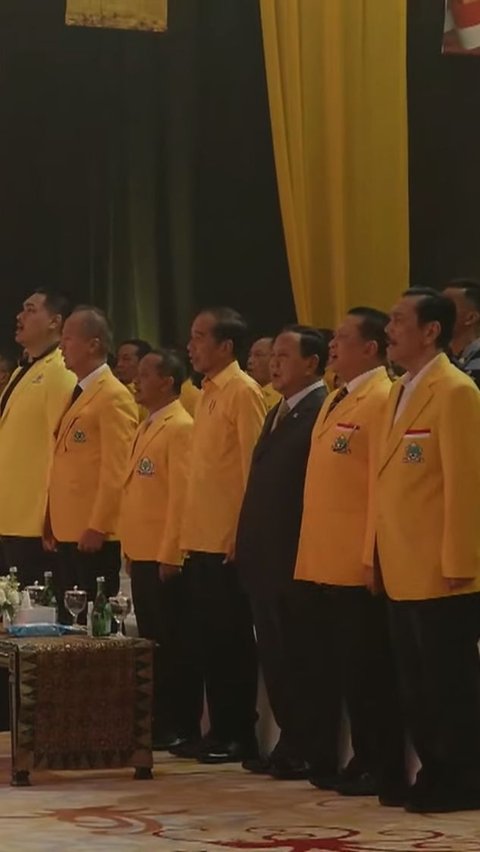 FOTO: Gaya Jokowi Berkemeja Kuning Saat Hadiri Penutupan Munas Golkar, Kedatangannya Disambut Antusias