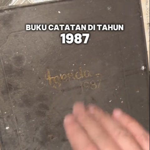 Wanita Ini Temukan Buku Catatan Tahun 1987 di Gedung Terbengkalai di Jakarta, Begini Penampakannya