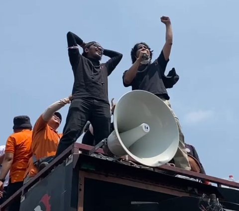 FOTO: Aksi dan Luapan Emosi Bintang Emon hingga Mamat Alkatiri di Atas Mobil Komando, Serukan ‘Mereka Takut Kita Bersatu’