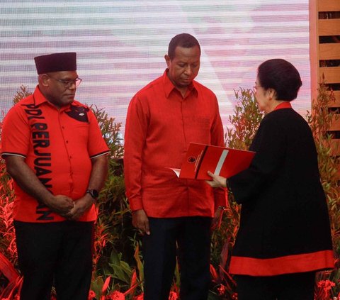 FOTO: Megawati Beberkan Nama-Nama Bakal Cagub dan Cawagub untuk Pilkada 2024 Ada dari Kepulauan Riau sampai Papua