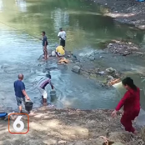 Potret Tragis Warga Jember Pakai Air Sungai Kotor untuk Mandi, Tetap Nekat Meski Kulitnya Gatal-Gatal