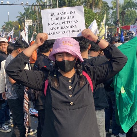 Mengaku Ngidam, Aksi Ibu Hamil Ikut Demo Ini Viral Curi Perhatian