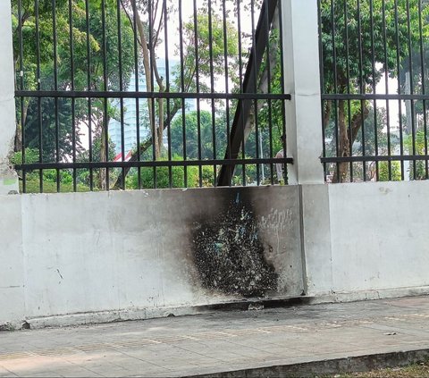 FOTO: Penampakan Terkini Pagar Gedung DPR yang Dijebol Pendemo, Langsung Dicor Ulang