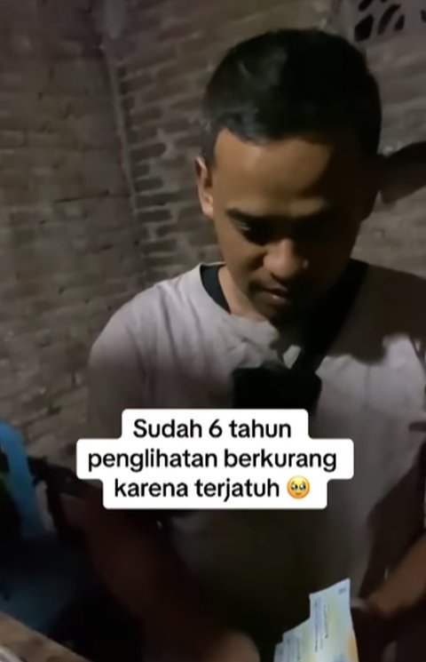 Pria Buka Warung 'Kejujuran', Ternyata Penglihatannya Cuma 10 Persen Hanya Bisa Meraba dan Berjuang Demi Keluarga