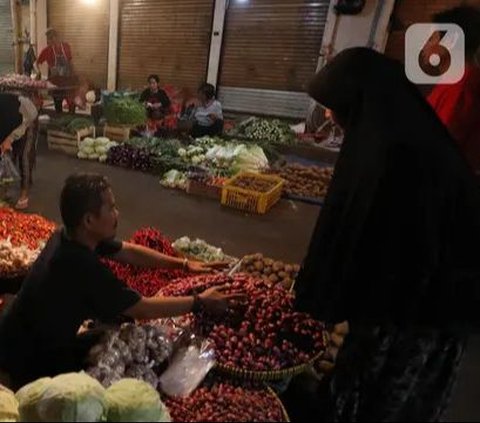 FOTO: Daya Beli Masyarakat Kelas Menengah Turun, Ini Faktor Pemicunya