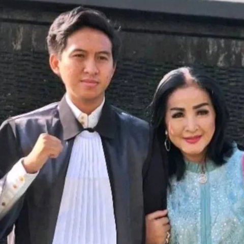 Potret Kebersamaan Machicha Mochtar dengan Iqbal, Putranya yang Sempat Hilang usai Demo Tolak Revisi UU Pilkada