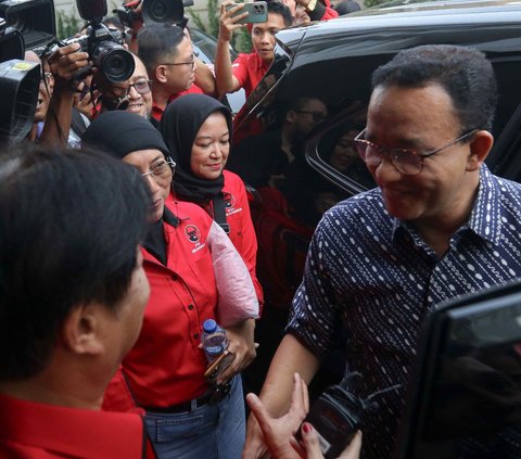 Mantan Gubernur DKI Jakarta, Anies Baswedan menyambangi Kantor DPD PDIP DKI Jakarta di Cakung, Jakarta Timur, Sabtu (24/8/2024). Kunjungan Anies Baswedan ke markas DPD PDIP ini dilakukan untuk membicarakan Pilkada Jakarta 2024. Foto: Liputan6.com/Herman Zakharia