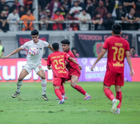 FOTO: Persija Tumbangkan Persis Solo 2-1, Laskar Samber Nyawa Dikoyak Sang Mantan