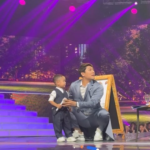 Lucu! Momen Abang L Nyanyi 'Terlalu Cinta' buat Syifa Hadju, Bikin Heboh Satu Studio