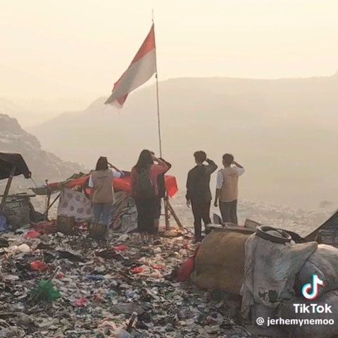 HP TikToker Ini Jatuh saat Kunjungi Bantargebang, Aksi Warga yang Temukan dan Kembalikan Tuai Pujian