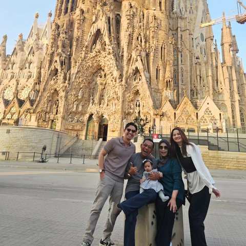 So Cute, ini Deretan Foto Baby Launa Anak Sabrina Anggraini dan Belva Devara saat Jalan-jalan di Barcelona