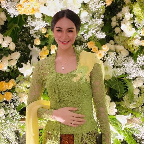 Potret Cantik Putri Sirty Cikita dalam Balutan Kebaya, Polwan Viral yang Kini Jadi Sorotan