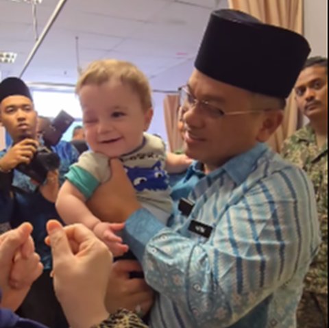 Momen Menteri Agama Malaysia Jenguk Anak-Anak Gaza di RS, Reaksi Korban Menyentuh Hati