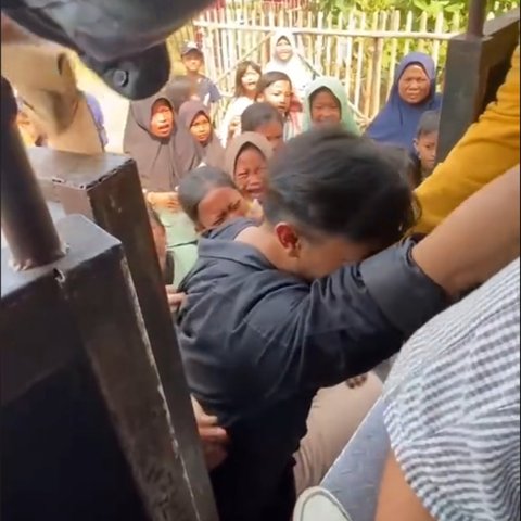 Viral Momen Dramatis Perpisahan Mahasiswa KKN dengan Warga Setempat, Diwarnai Aksi Saling Tarik hingga Isak Tangis