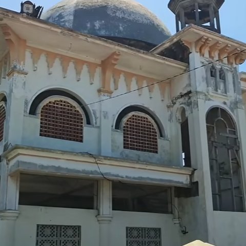 Potret Masjid di Tengah Lumpur Lapindo Berdiri Kokoh Sampai Sekarang, Dulu Digunakan Ibadah Kini Tak Lagi Berfungsi