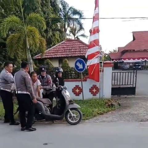 Viral Aksi Sigap Polwan dan Satlantas Bantu Ibu Hamil di Sambas yang Akan Melahirkan, Bikin Haru