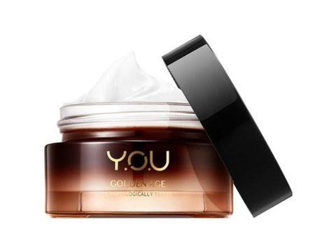 5. Y.O.U Golden Age Revitalizing Night Cream: Alternatif Phyto-Retinol untuk Kulit Sensitif