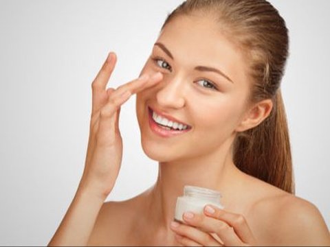 5 Rekomendasi Night Cream yang Mengandung Alpha Arbutin Terbaik 