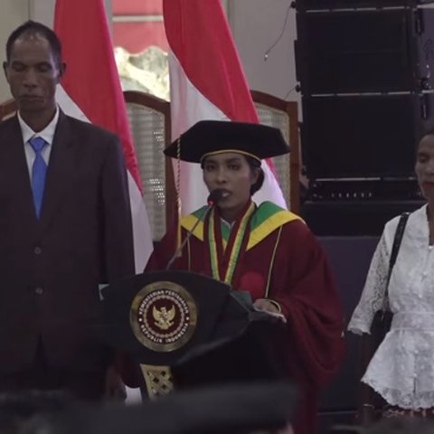 Cerita Orangtua Wisudawan Unhan Dibiayai Ongkos Pesawat oleh Prabowo, Bahagia Bisa Lihat Anak Pakai Toga