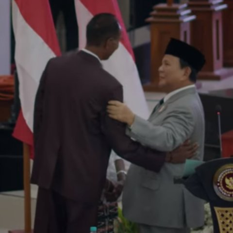 Cerita Orangtua Wisudawan Unhan Dibiayai Ongkos Pesawat oleh Prabowo, Bahagia Bisa Lihat Anak Pakai Toga