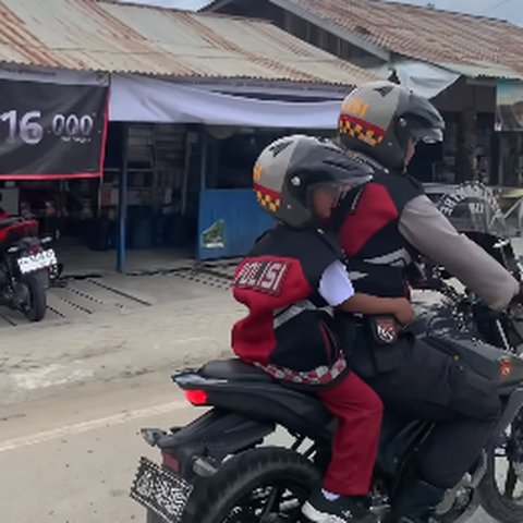 Bocah SD Tepergok Ngelus-elus Motor Polisi, Wajahnya Panik Dihampiri Anggota Endingnya Tak Terduga