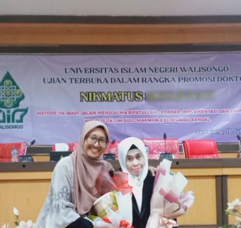 Wanita Ini Bagikan Kisah Inspiratif Ibunya yang Semangat Selesaikan Pendidikan S-3 di Usia 71 Tahun, Curi Perhatian