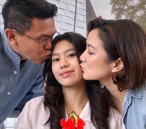 Jarang Tersorot, ini Potret Cantik Radinka Mikayla Anak Melly Mono Kini Menginjak Usia 16 Tahun