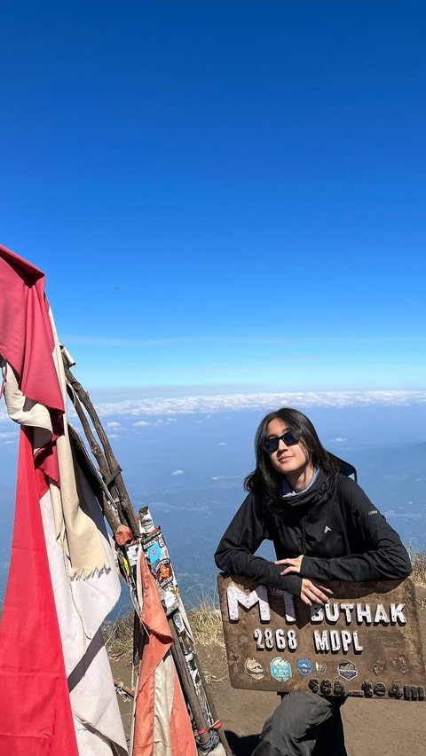 Modal Nekat, Intip Foto-foto Keseruan Keisya Levronka Naik Gunung Butak di Jawa Timur<br>