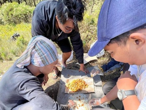 Modal Nekat, Intip Foto-foto Keseruan Keisya Levronka Naik Gunung Butak di Jawa Timur