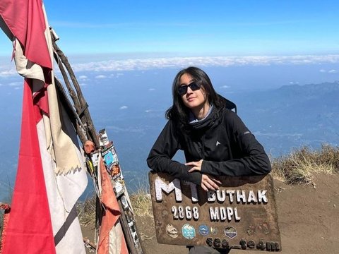 Modal Nekat, Intip Foto-foto Keseruan Keisya Levronka Naik Gunung Butak di Jawa Timur