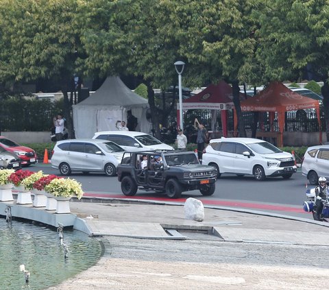 FOTO: Gagahnya Maung Pindad Bawa Bendera Pusaka Merah Putih dan Teks Proklamasi Kembali ke Monas