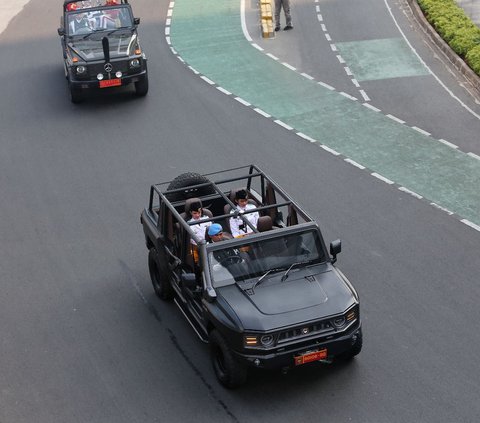 FOTO: Gagahnya Maung Pindad Bawa Bendera Pusaka Merah Putih dan Teks Proklamasi Kembali ke Monas