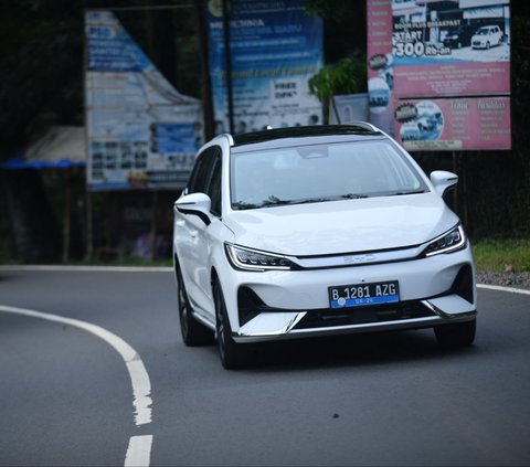 FOTO: Menjajal MPV Listrik BYD M6 Libas Berbagai Medan Jakarta-Bandung, Begini Sensasinya!