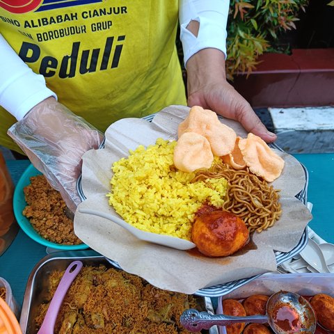 Serunya Berburu Sarapan Nasi Kuning Rp3 Ribu di Cianjur, Ternyata Penjualnya Konglomerat Terkenal