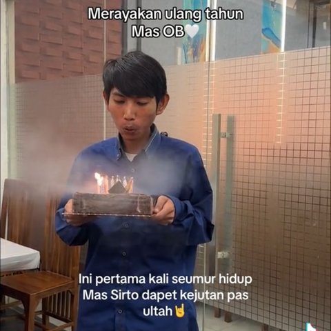 Viral Sekelompok Karyawan Buat Pesta Kejutan Ulang Tahun untuk OB Kantor, Aksinya Tuai Pujian