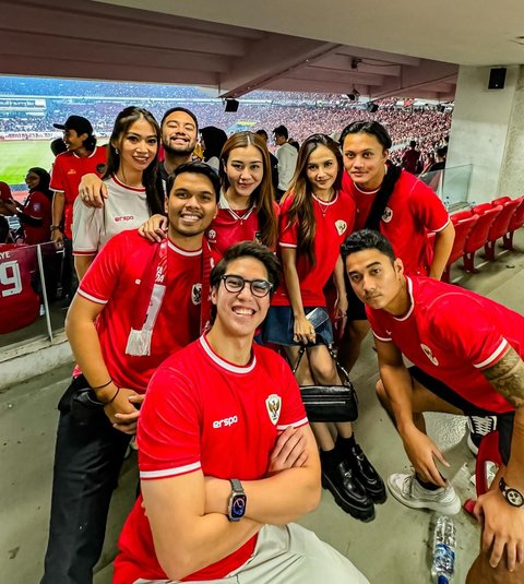 Sama-sama Cantik, ini Potret Keseruan Aaliyah Massaid dan Mahalini saat Nonton Laga Timnas Indonesia vs Australia di Stadion GBK