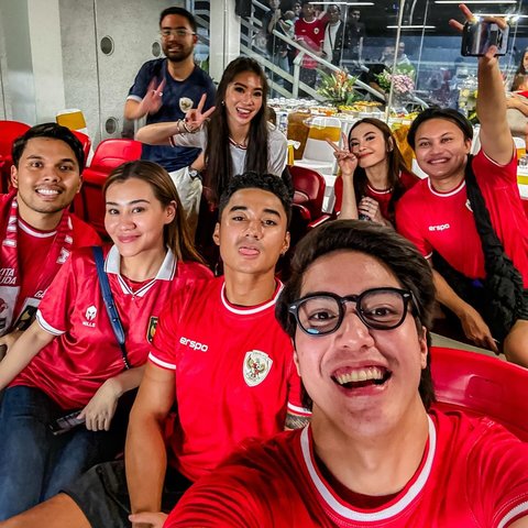 Sama-sama Cantik, ini Potret Keseruan Aaliyah Massaid dan Mahalini saat Nonton Laga Timnas Indonesia vs Australia di Stadion GBK